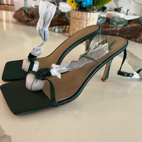 Inspired by Bottega Veneta, fluffy feather accent green stiletto heel - Picture 5 of 10